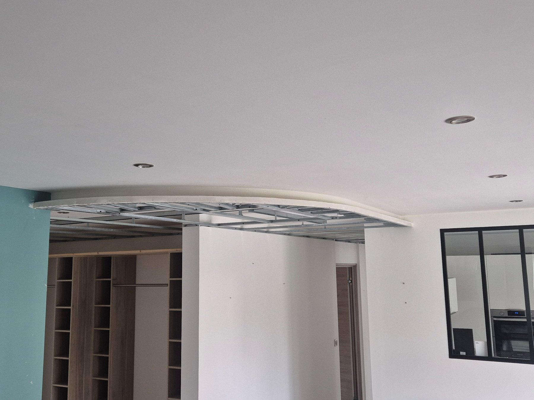 Création de plafond et ossature ALKIS AMÉNAGEMENT